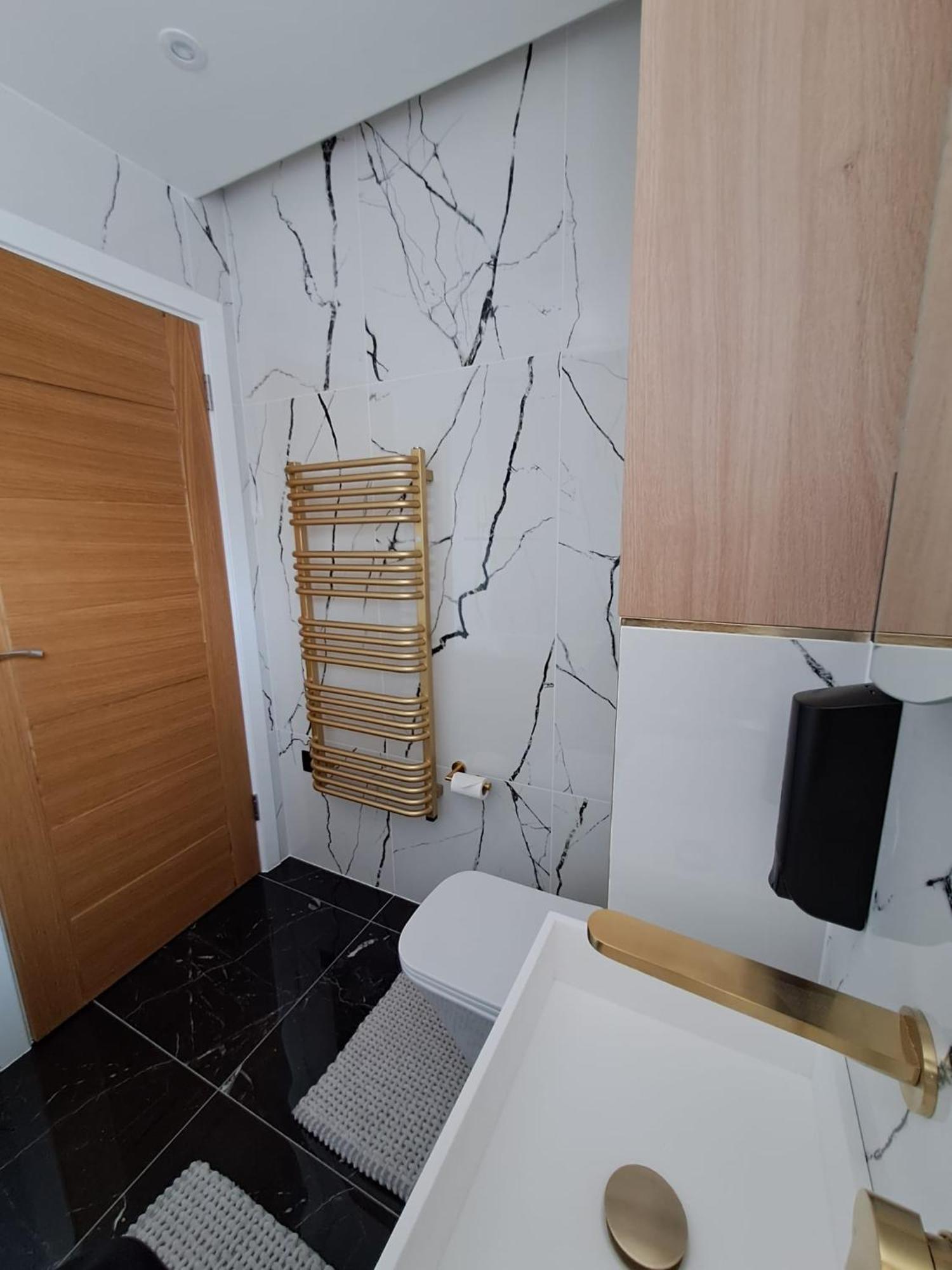 Newly Renovated Flat With Parking Space カンタベリー エクステリア 写真